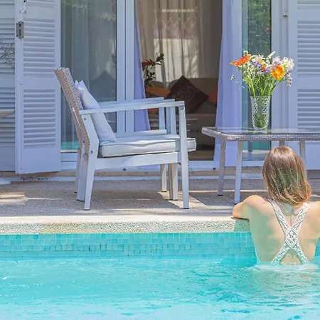 بيت للعطل Mit Garten, Sonnenterrasse Sowie Ueberdachter Terrasse Und Pool In Strandnaehe