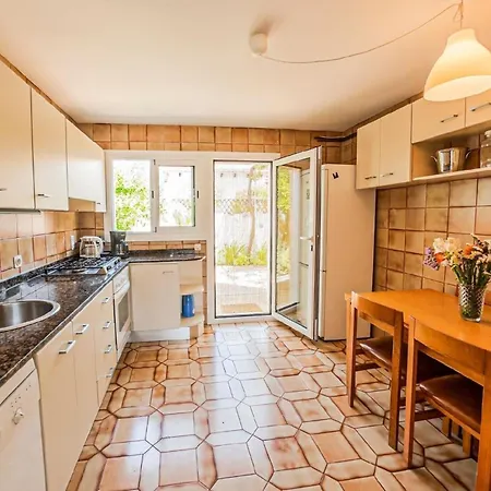 بيت للعطل Mit Garten, Sonnenterrasse Sowie Ueberdachter Terrasse Und Pool In Strandnaehe