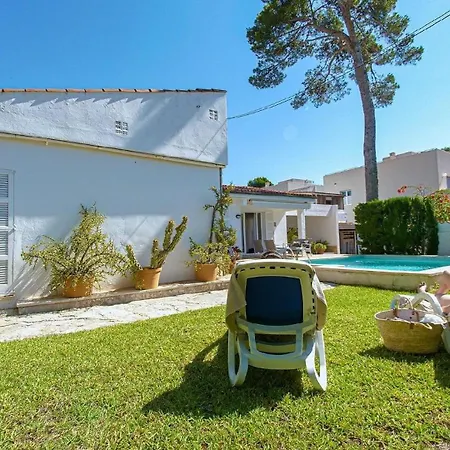 Holiday home Mit Garten, Sonnenterrasse Sowie Ueberdachter Terrasse Und Pool In Strandnaehe