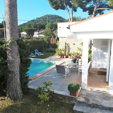 Mit Garten, Sonnenterrasse Sowie Ueberdachter Terrasse Und Pool In Strandnaehe Holiday home