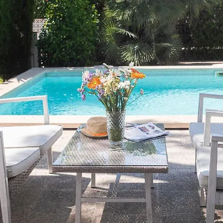 Mit Garten, Sonnenterrasse Sowie Ueberdachter Terrasse Und Pool In Strandnaehe Dom wakacyjny Cala Ratjada (Mallorca)
